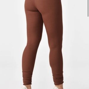 Joah brown scrunch legging in oxblood